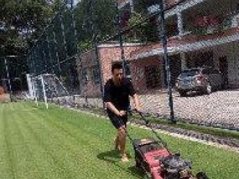 園林綠化施工與養(yǎng)護 從小區(qū)別墅到體育場地的綜合設(shè)計